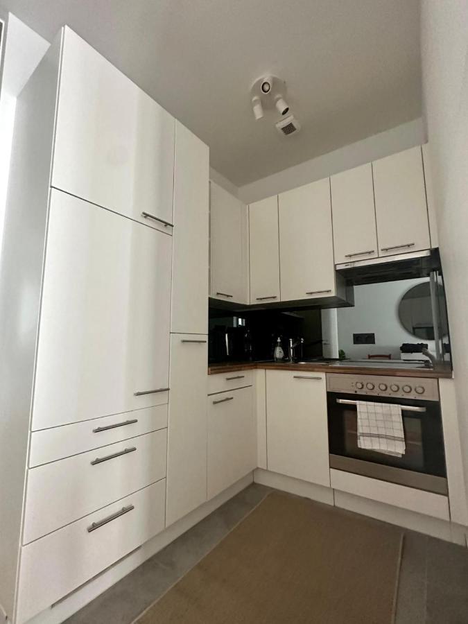 Designer Apartment Near Main Station Виена Екстериор снимка