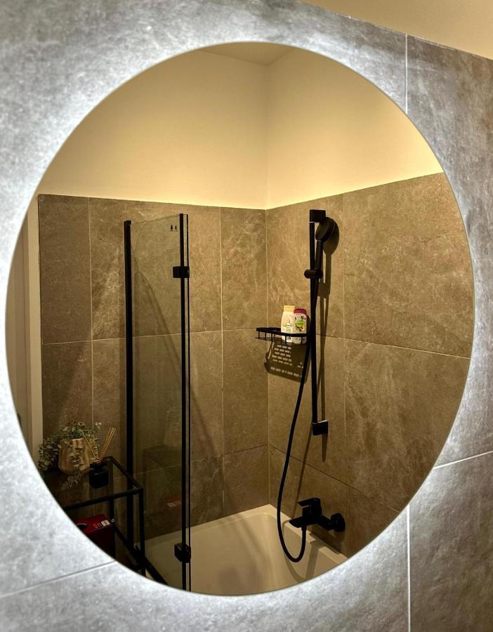 Designer Apartment Near Main Station Виена Екстериор снимка