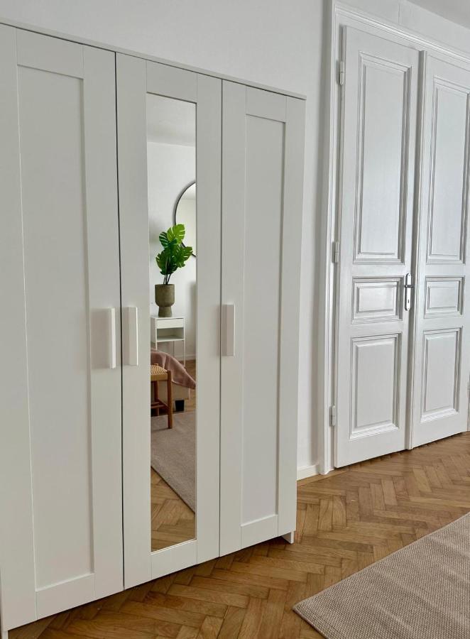 Designer Apartment Near Main Station Виена Екстериор снимка