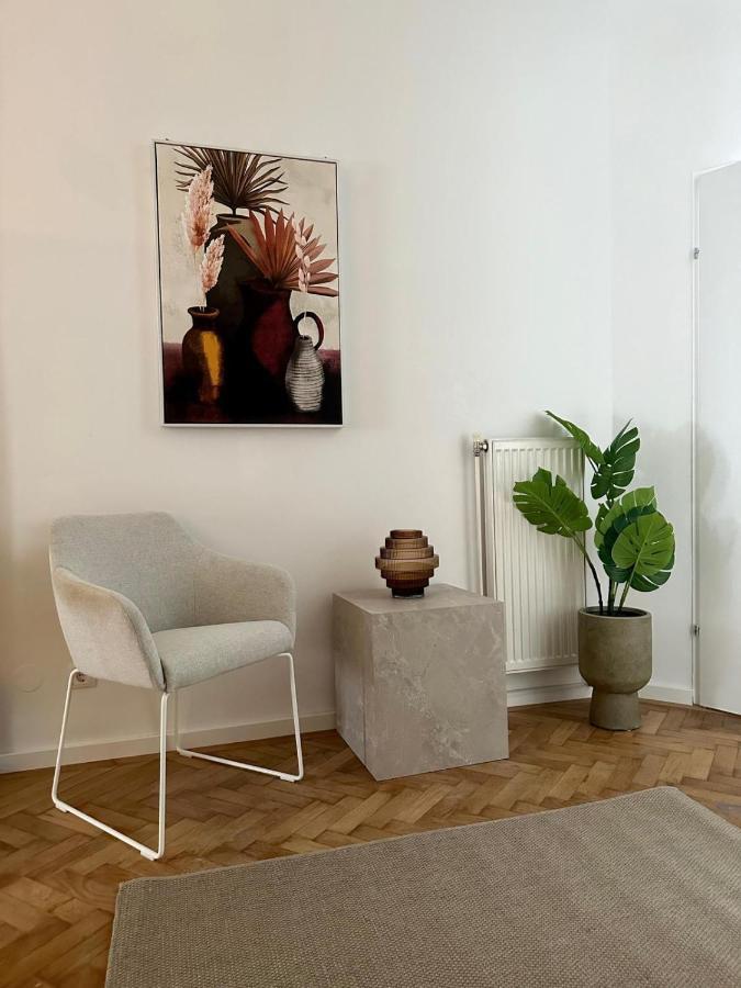 Designer Apartment Near Main Station Виена Екстериор снимка