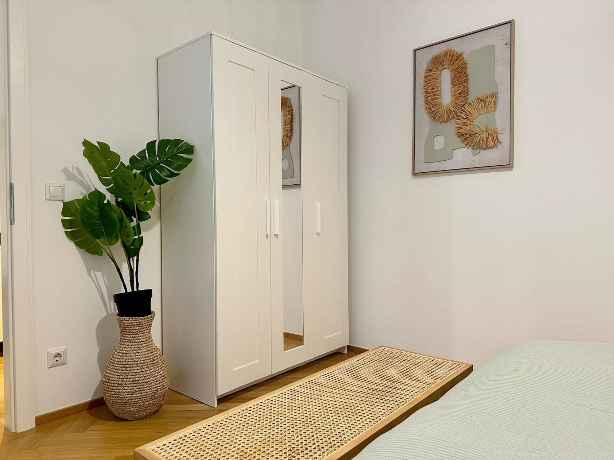 Designer Apartment Near Main Station Виена Екстериор снимка