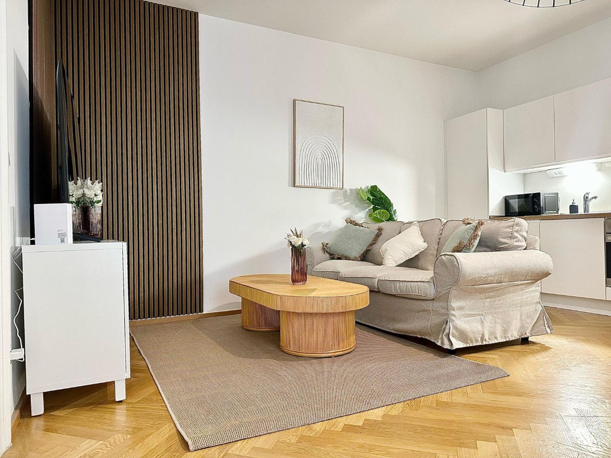 Designer Apartment Near Main Station Виена Екстериор снимка