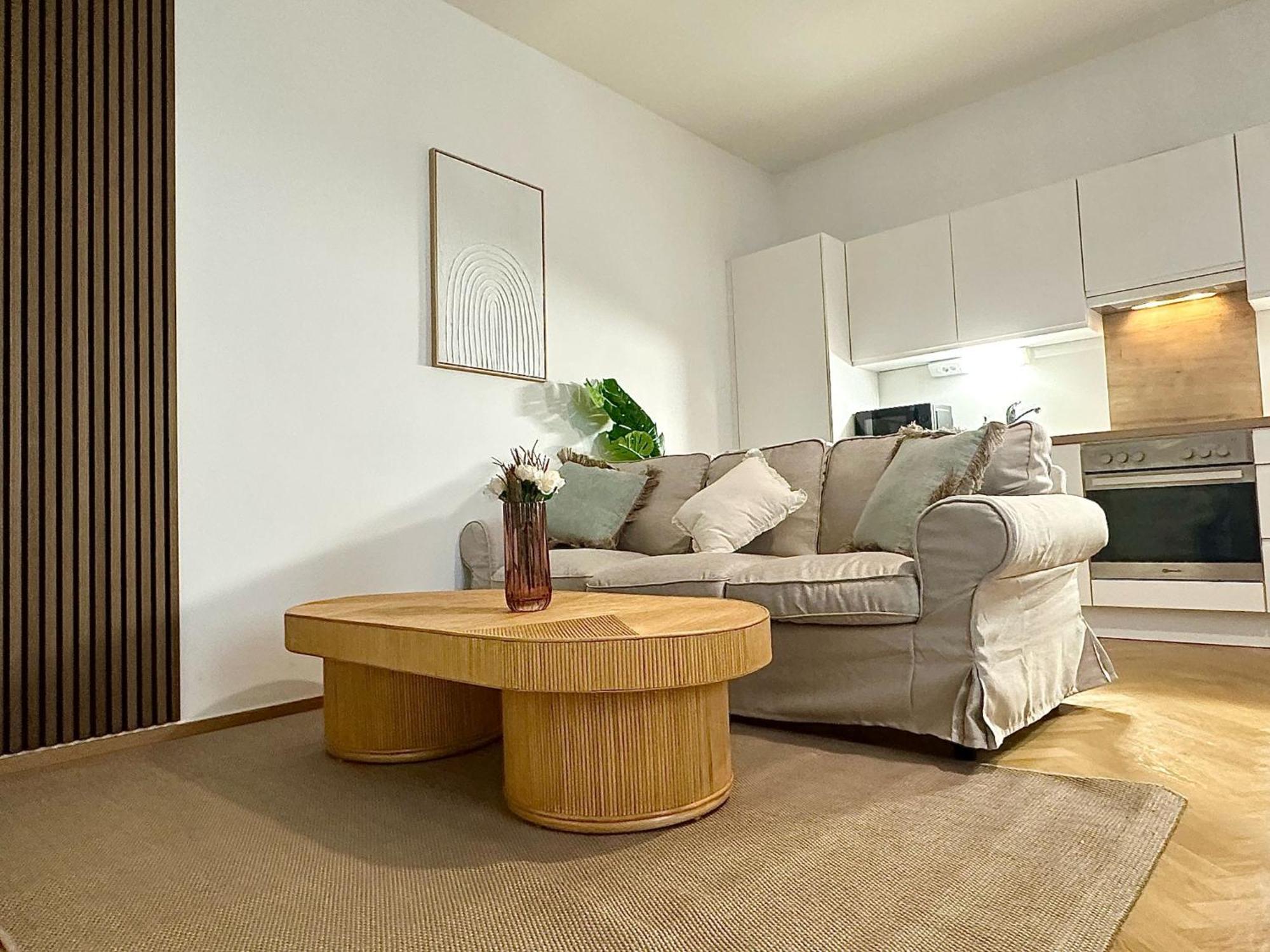 Designer Apartment Near Main Station Виена Екстериор снимка
