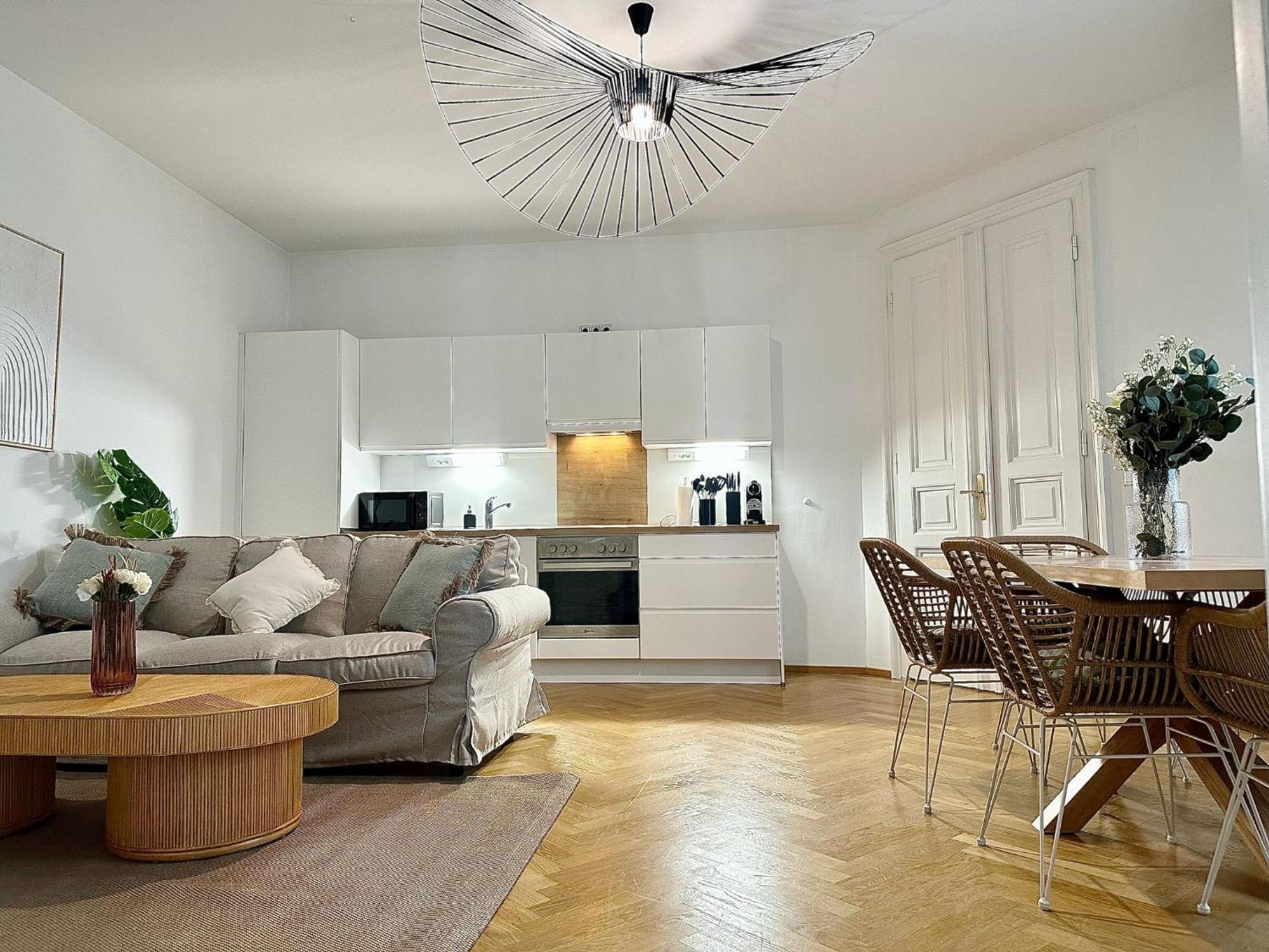 Designer Apartment Near Main Station Виена Екстериор снимка